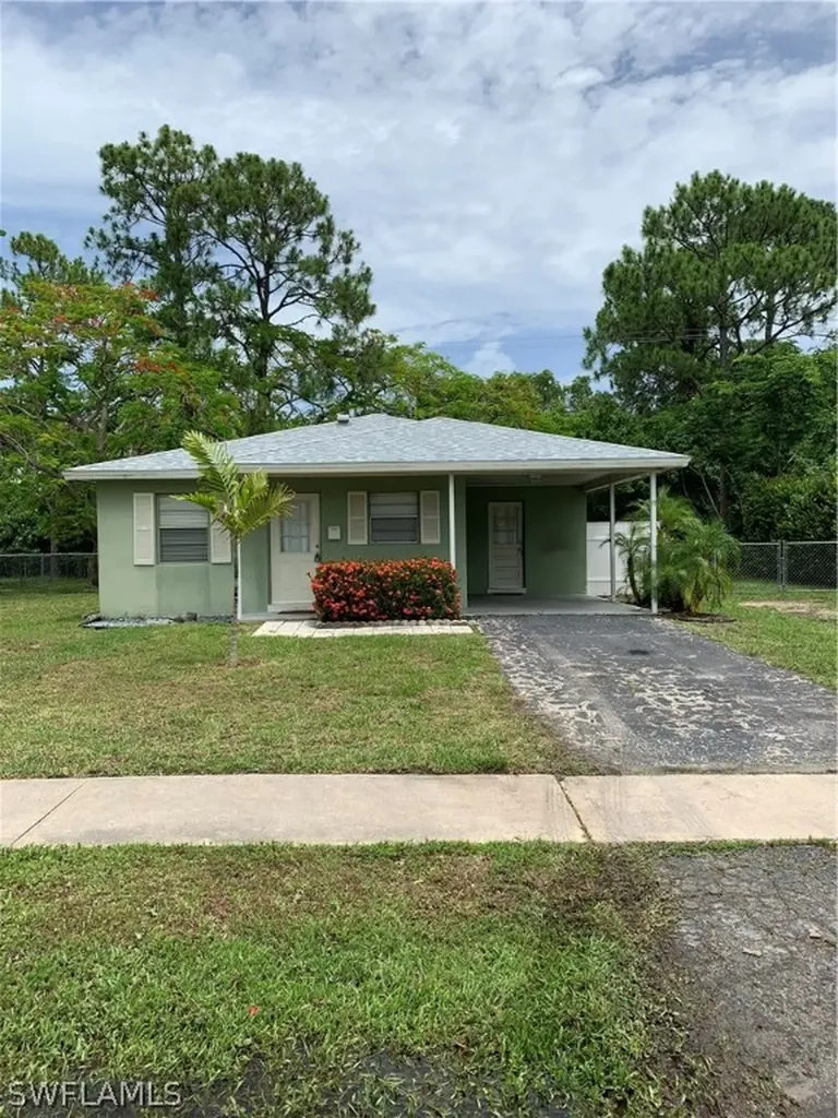 2913 Poinciana Drive Naples FL 34105