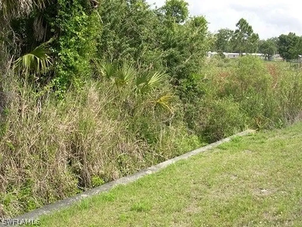 980 W Hickpochee Avenue Labelle FL 33935