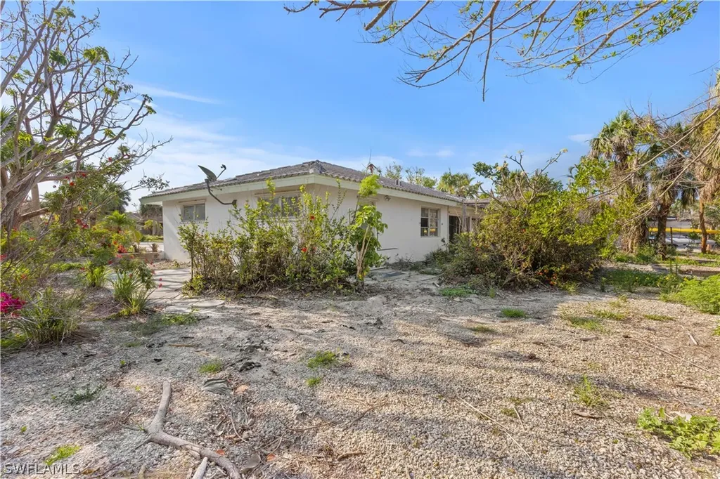 586 Boulder Drive Sanibel FL 33957