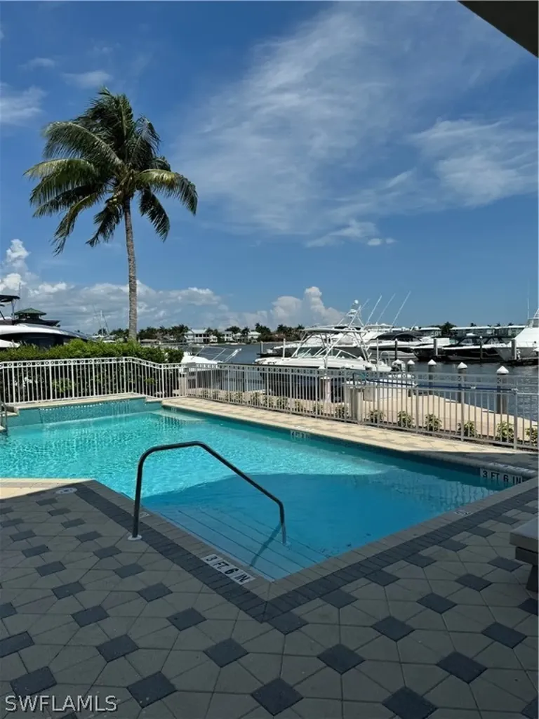 891 10th Street S Naples FL 34102