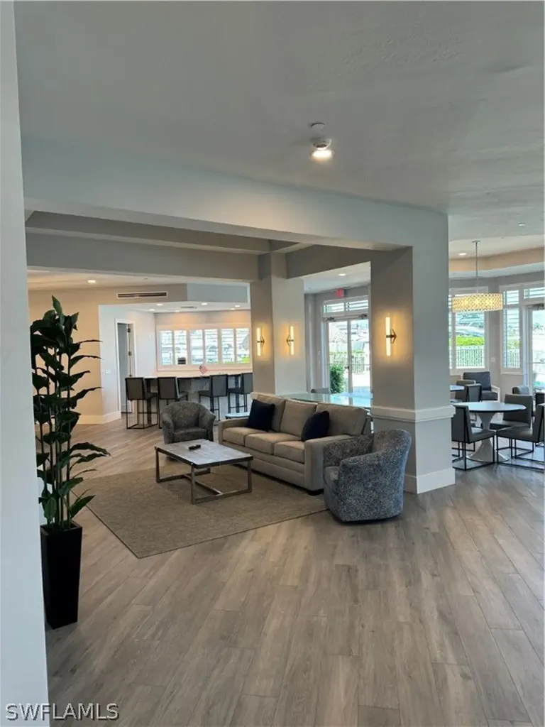 891 10th Street S Naples FL 34102