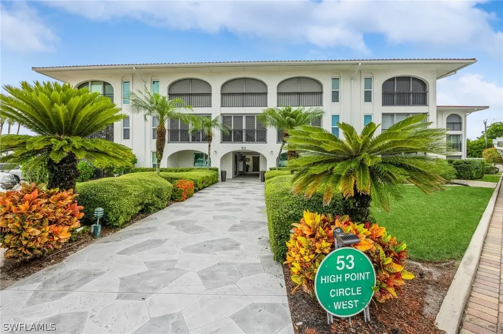 Naples FL, 53 High Point Circle W, Unit 208