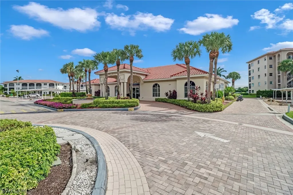 53 High Point Circle W Naples FL 34103