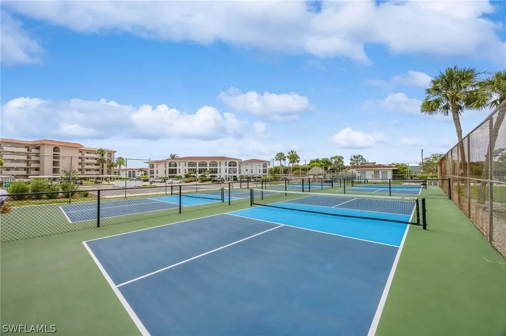 53 High Point Circle W Naples FL 34103