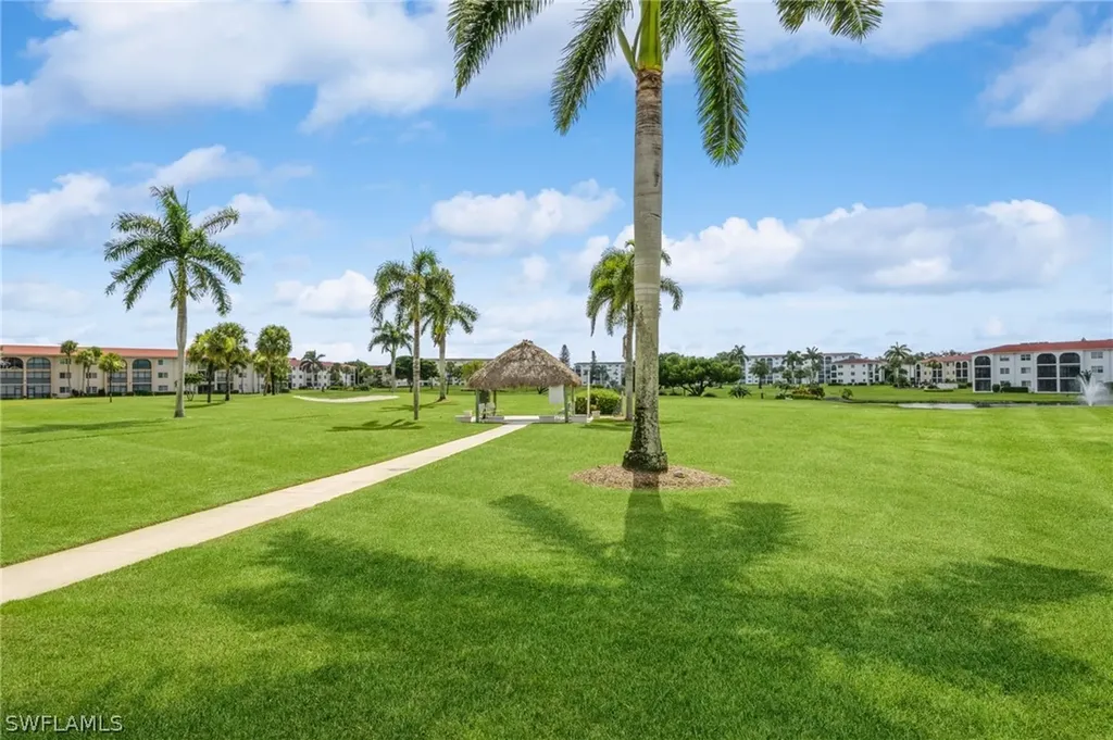 53 High Point Circle W Naples FL 34103