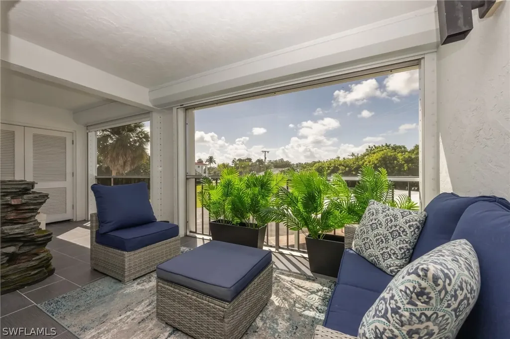 53 High Point Circle W Naples FL 34103