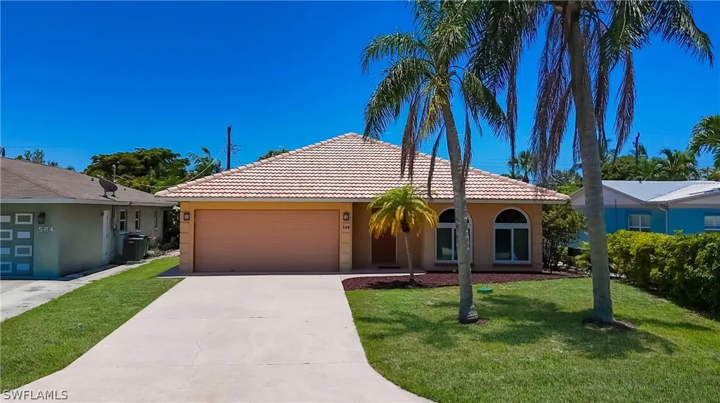 580 103rd Avenue N Naples FL 34108