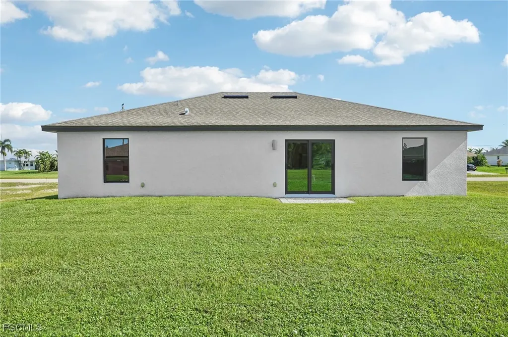 2624 Diplomat Parkway W Cape Coral FL 33993
