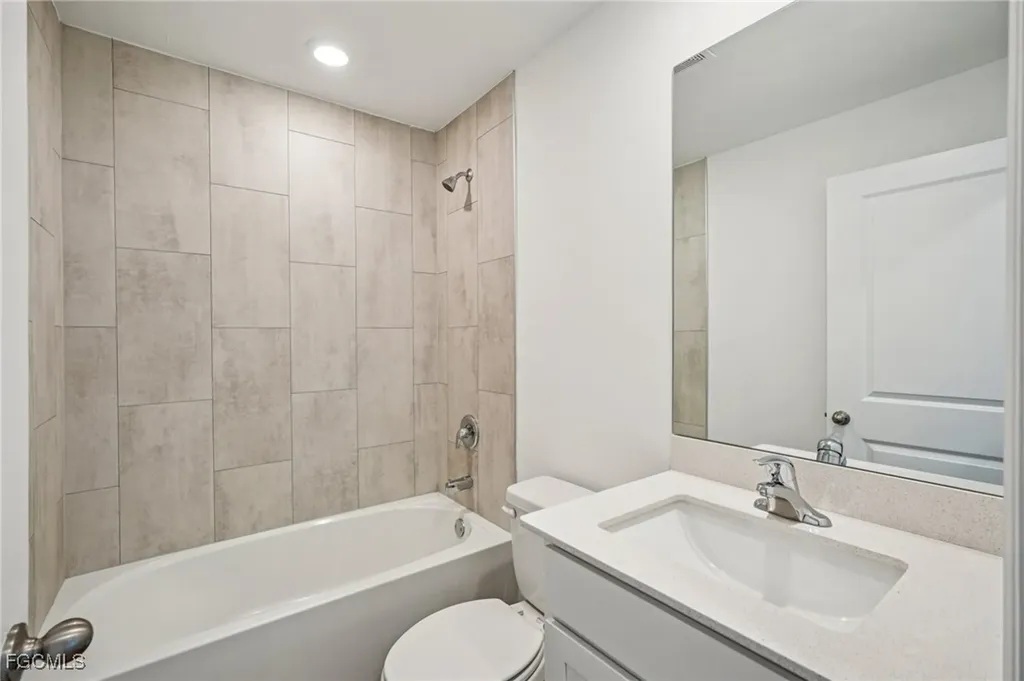 2624 Diplomat Parkway W Cape Coral FL 33993