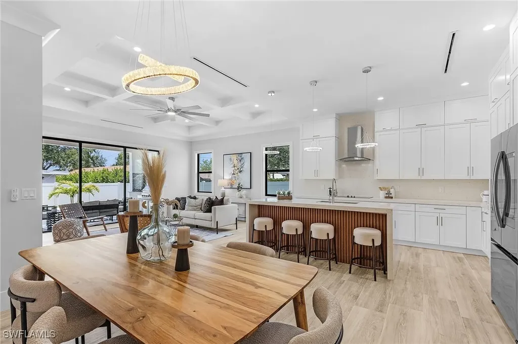 689 101st Avenue N Naples FL 34108