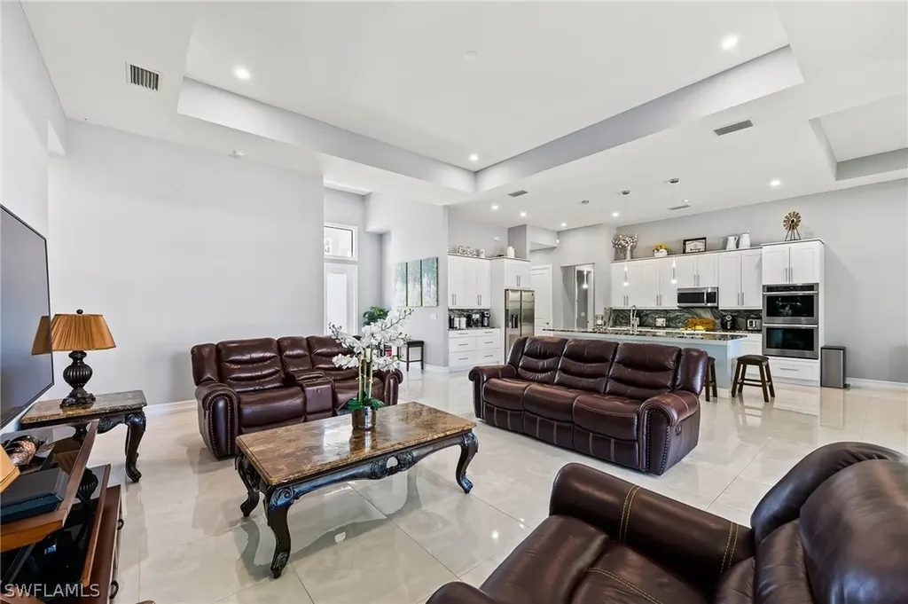 4063 8th Avenue NE Naples FL 34120