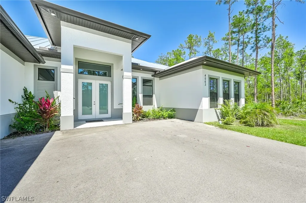 4063 8th Avenue NE Naples FL 34120