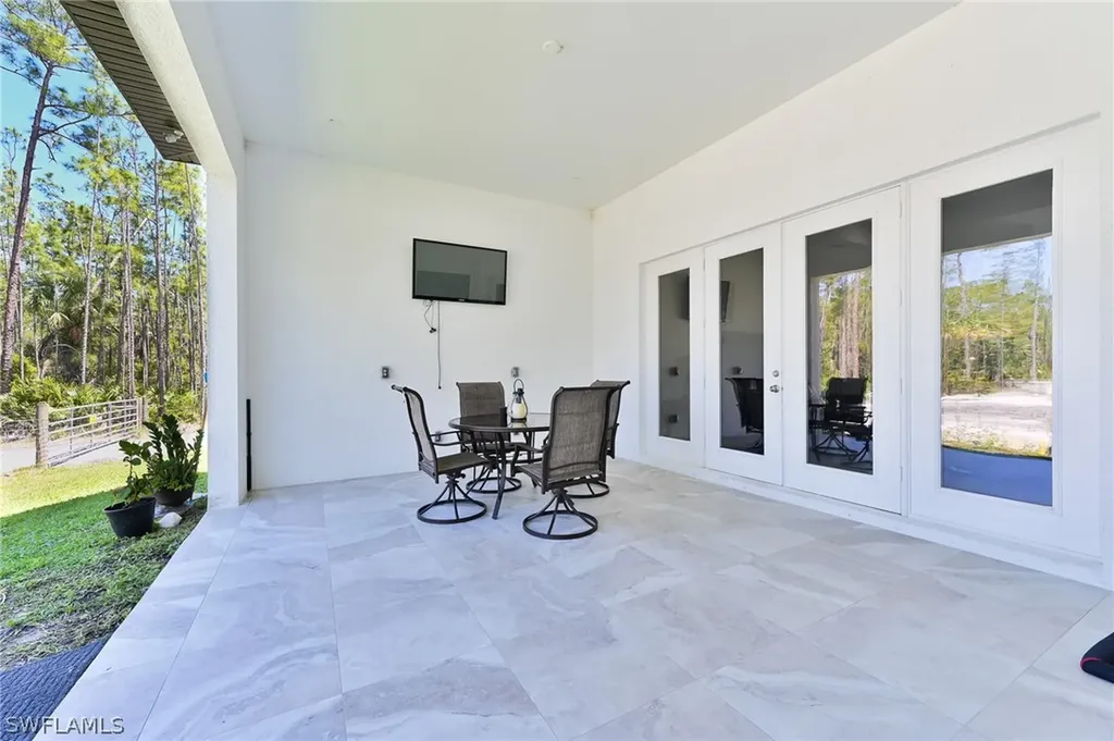 4063 8th Avenue NE Naples FL 34120