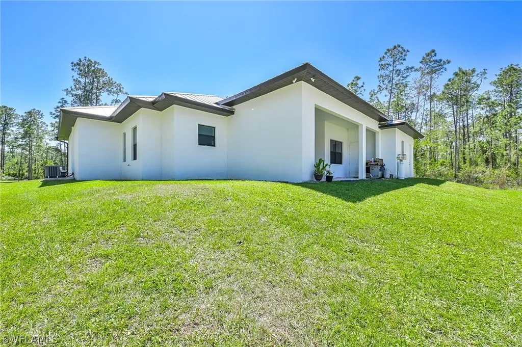 4063 8th Avenue NE Naples FL 34120