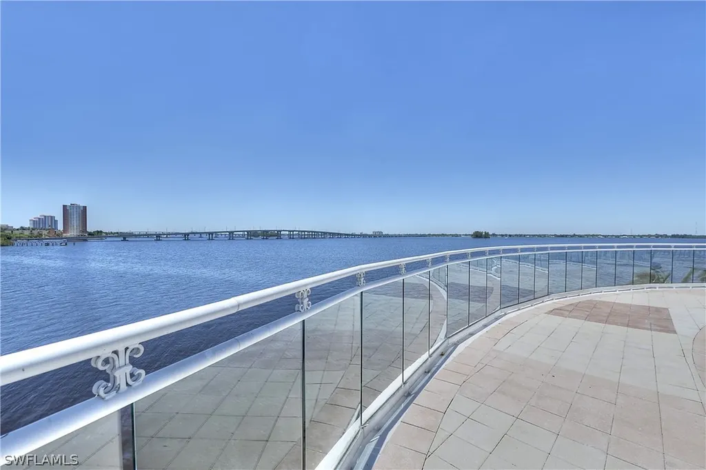 2745 1st Street Fort Myers FL 33916