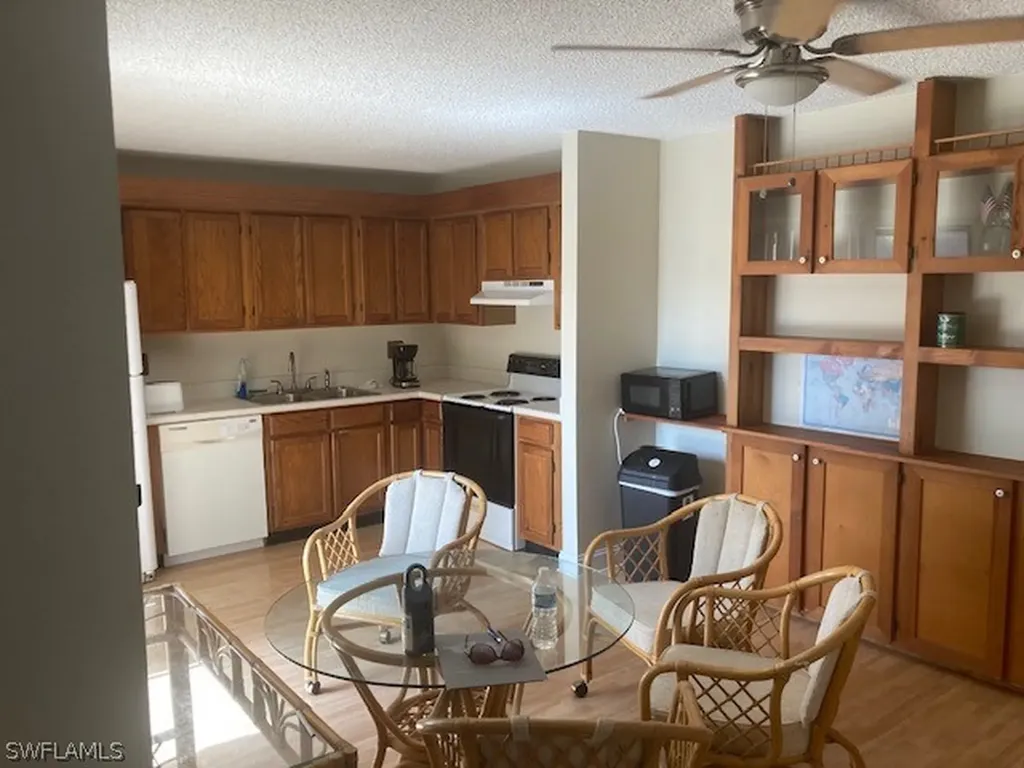 Fort Myers FL, 5208 Cedarbend Drive, Unit 4