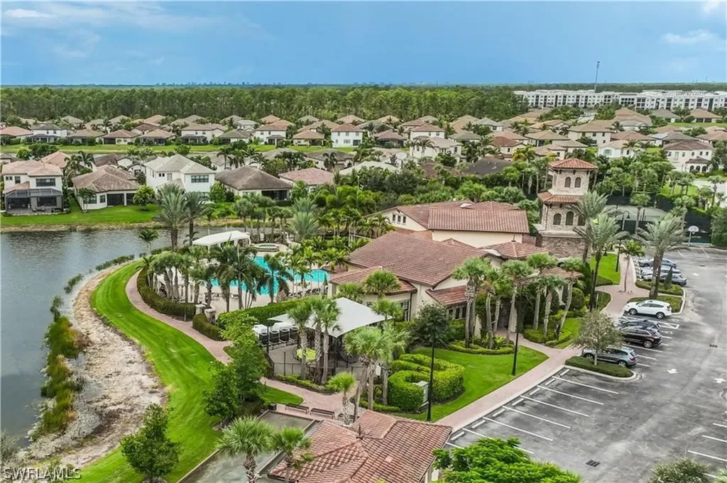 9187 Woodhurst Drive Naples FL 34120