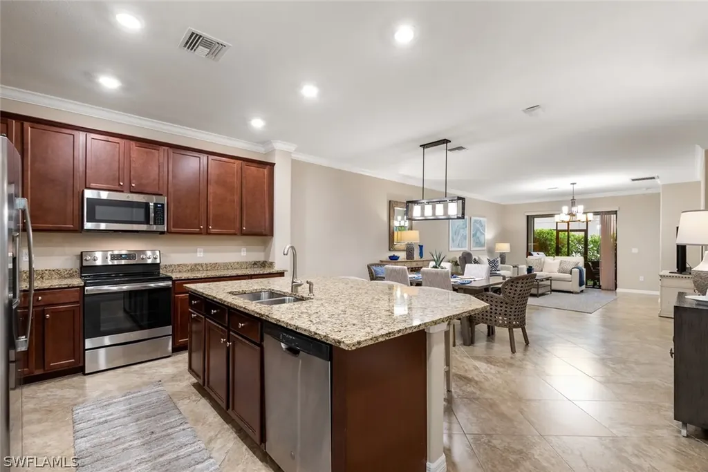 9187 Woodhurst Drive Naples FL 34120