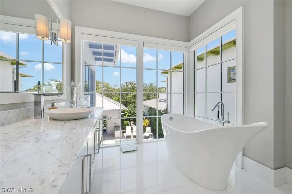 982 9th Avenue S Naples FL 34102