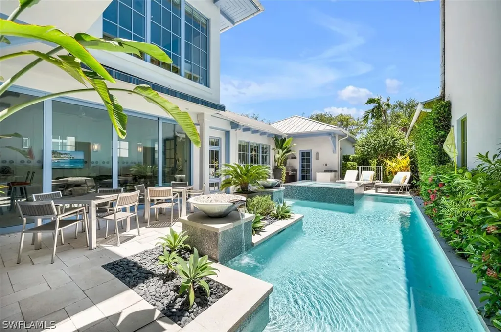 982 9th Avenue S Naples FL 34102