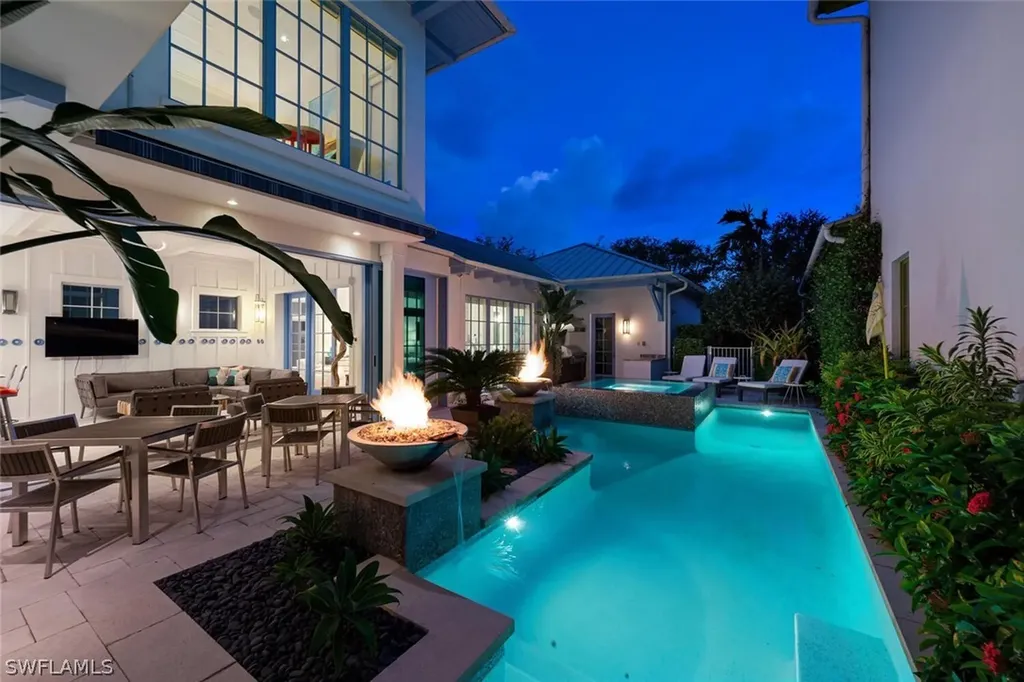 982 9th Avenue S Naples FL 34102