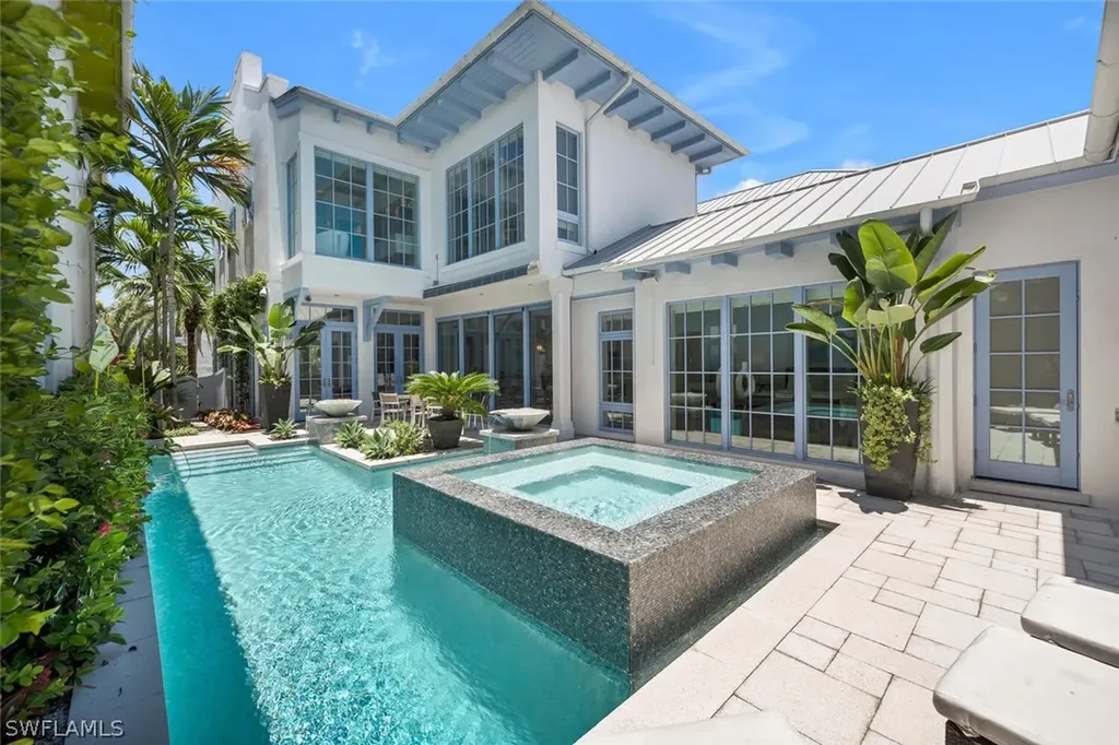 982 9th Avenue S Naples FL 34102