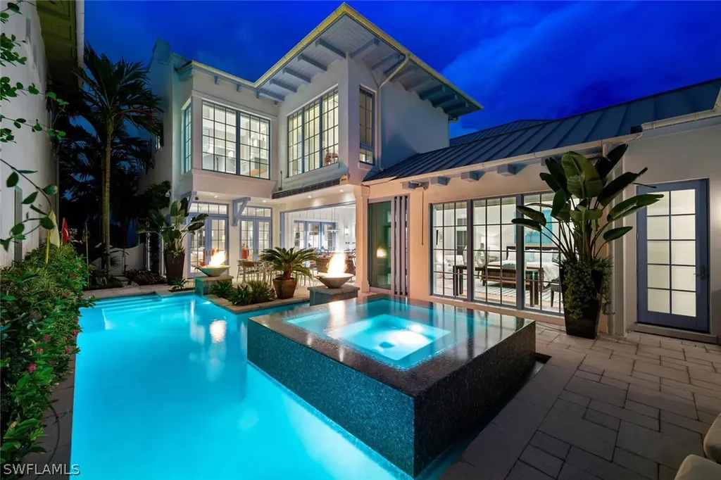 982 9th Avenue S Naples FL 34102