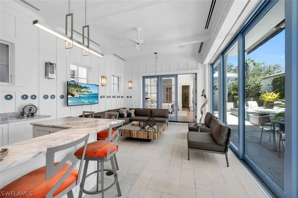 982 9th Avenue S Naples FL 34102