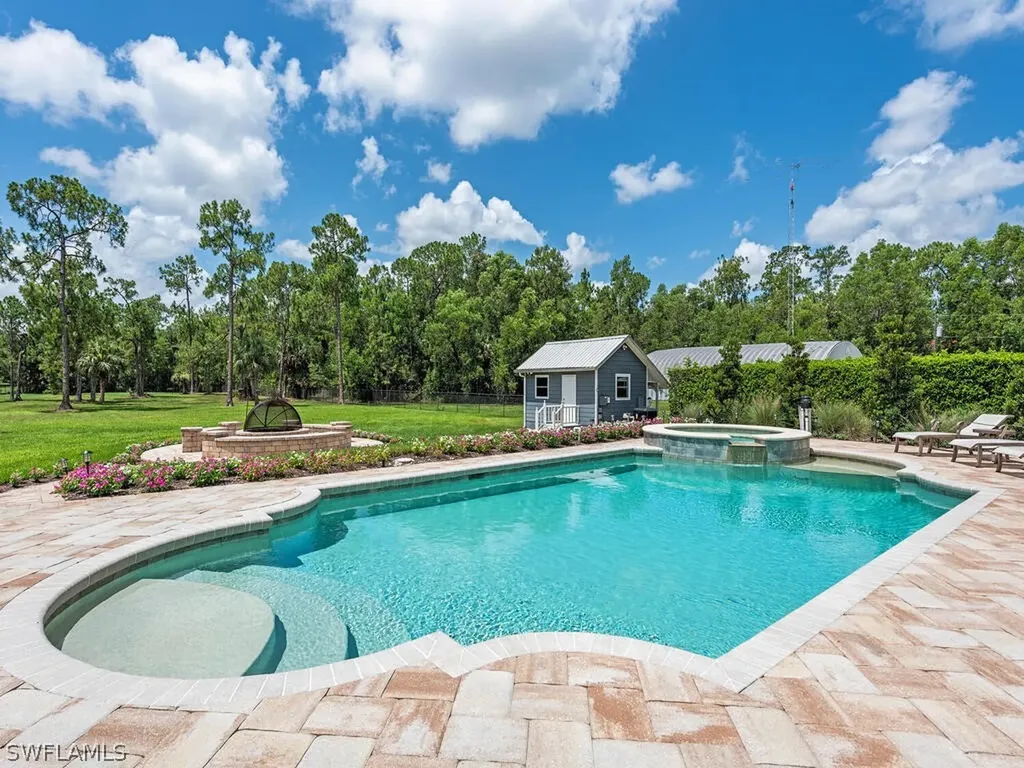 4660 7th Avenue NW Naples FL 34119