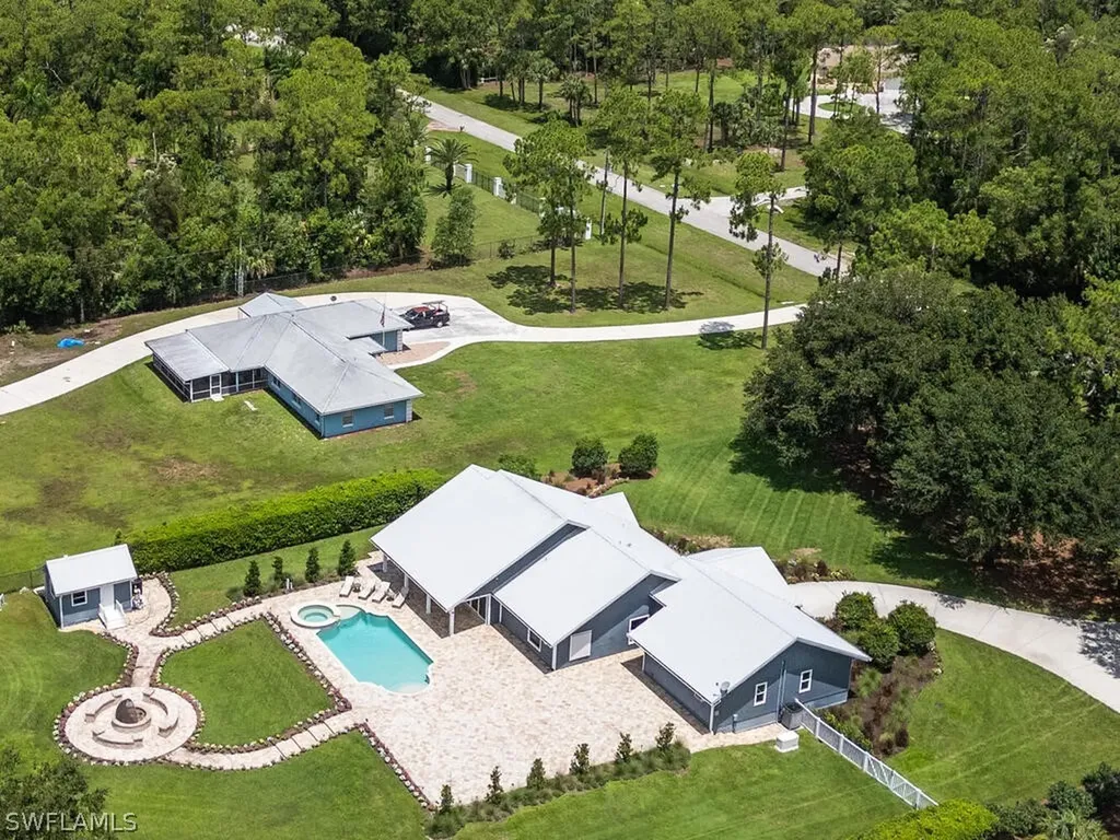 4660 7th Avenue NW Naples FL 34119