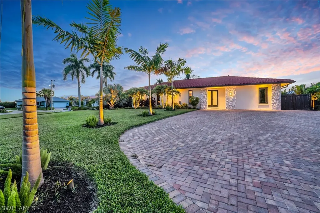 Marco Island FL, 210 Columbus Way