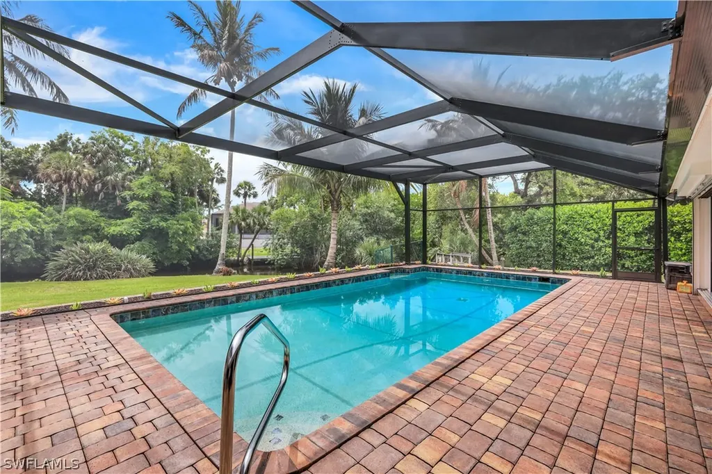 Naples FL, 152 Oakwood Drive