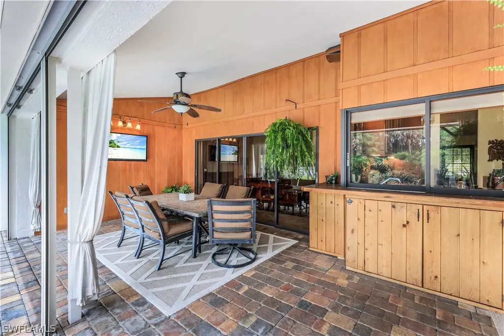 152 Oakwood Drive Naples FL 34110