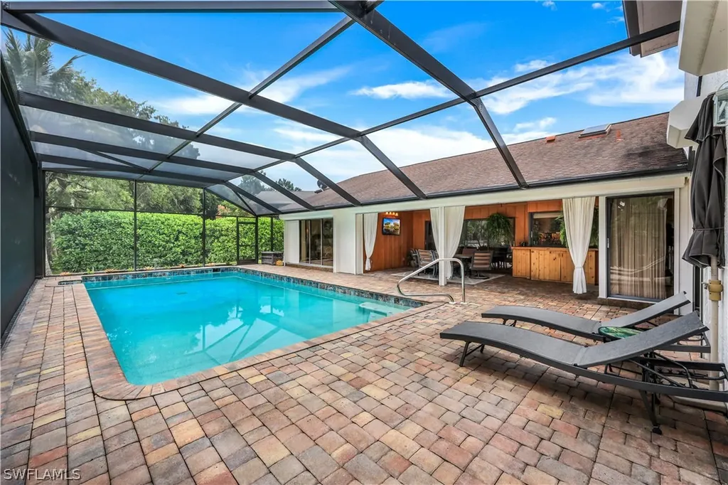 152 Oakwood Drive Naples FL 34110