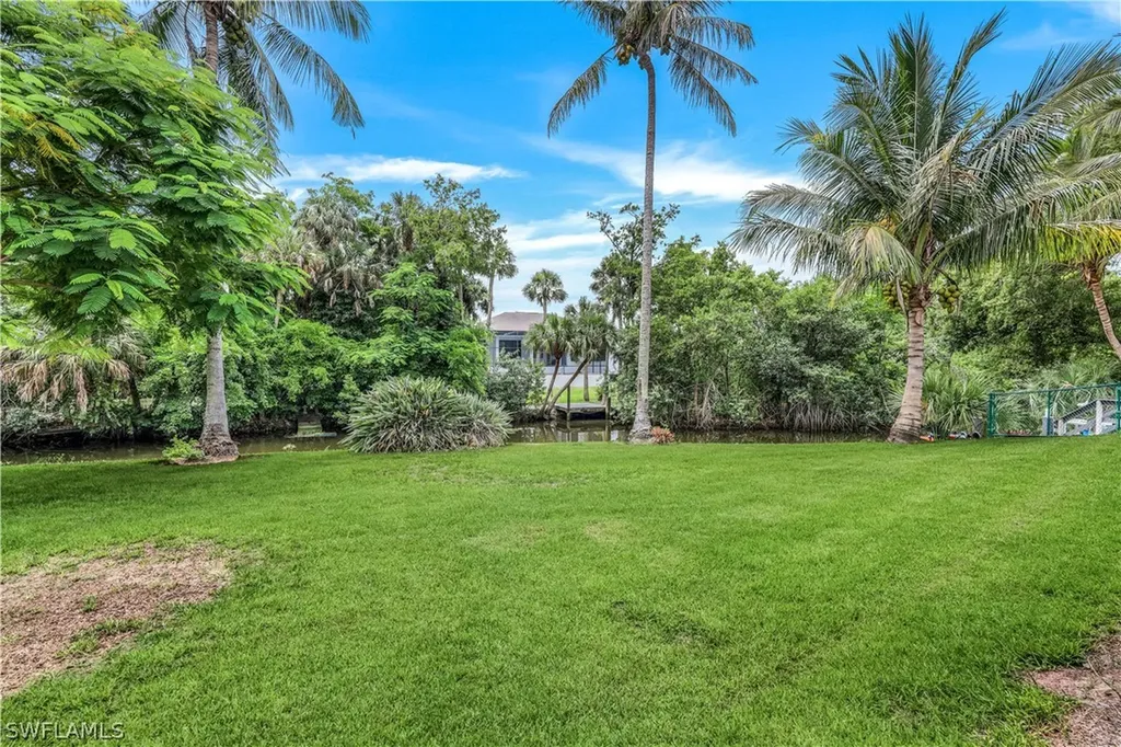 152 Oakwood Drive Naples FL 34110