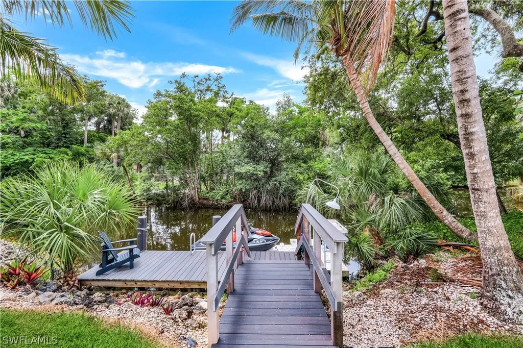 152 Oakwood Drive Naples FL 34110