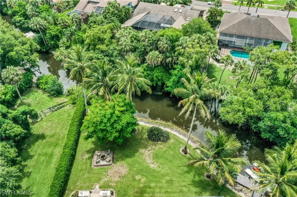 152 Oakwood Drive Naples FL 34110