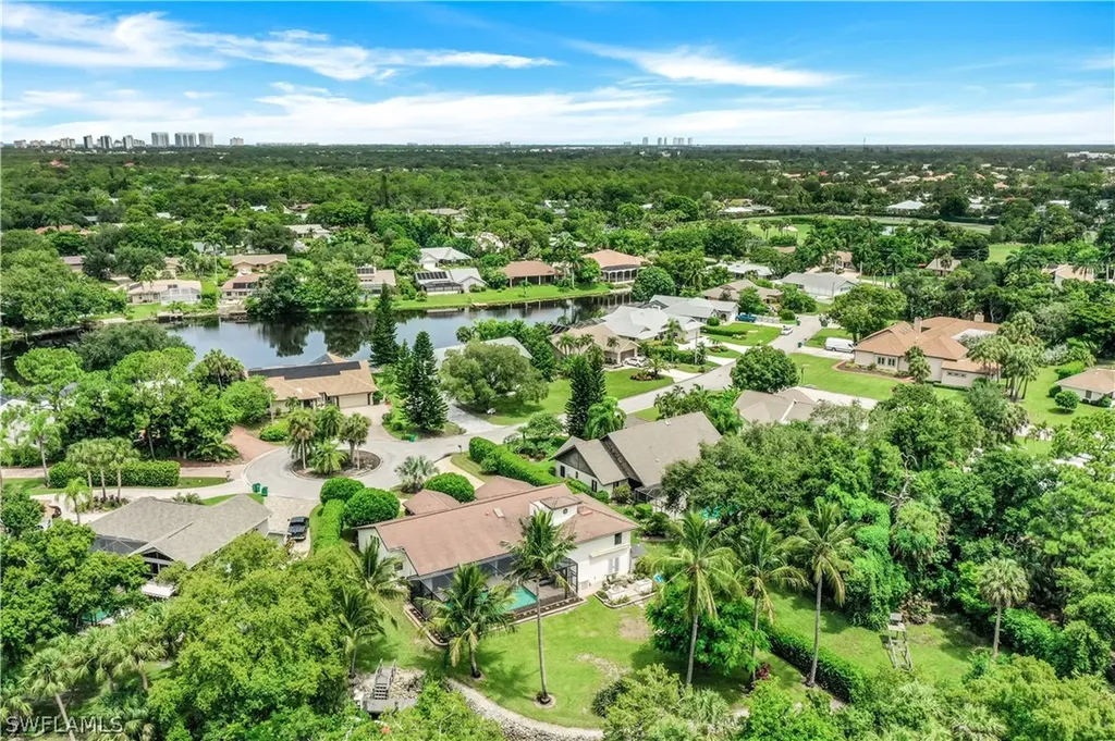 152 Oakwood Drive Naples FL 34110
