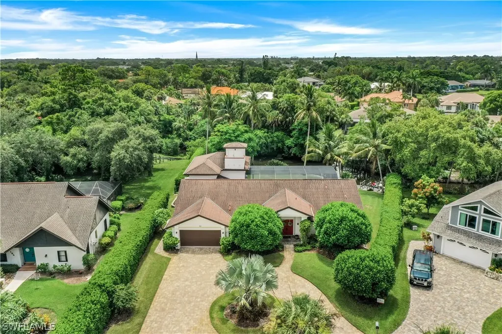 152 Oakwood Drive Naples FL 34110