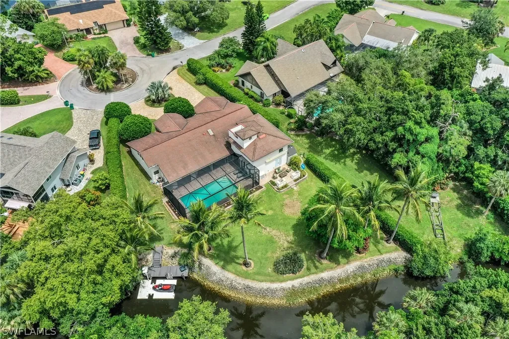 152 Oakwood Drive Naples FL 34110