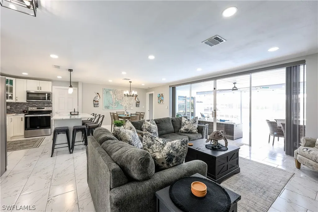 3505 SE 16th Place Cape Coral FL 33904
