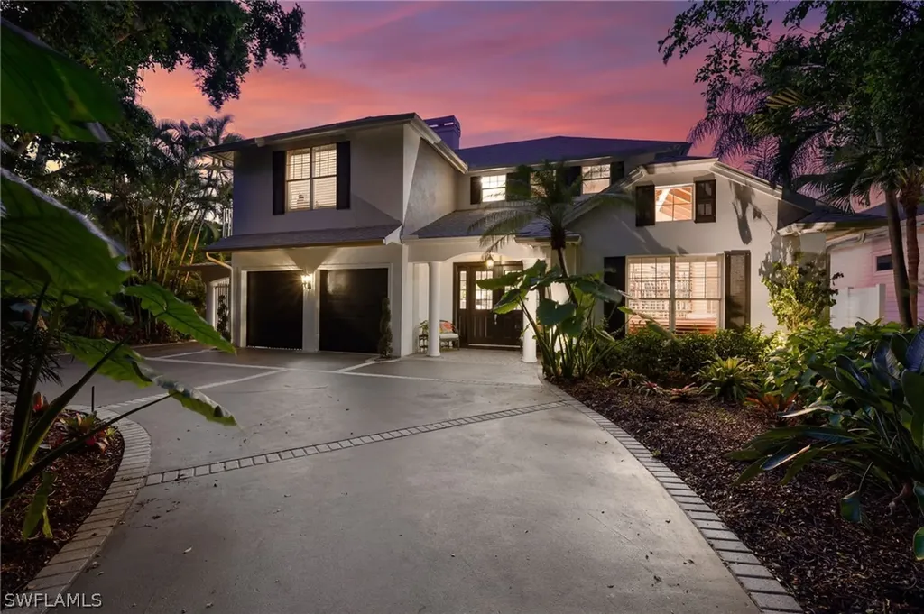 255 2nd Avenue N Naples FL 34102
