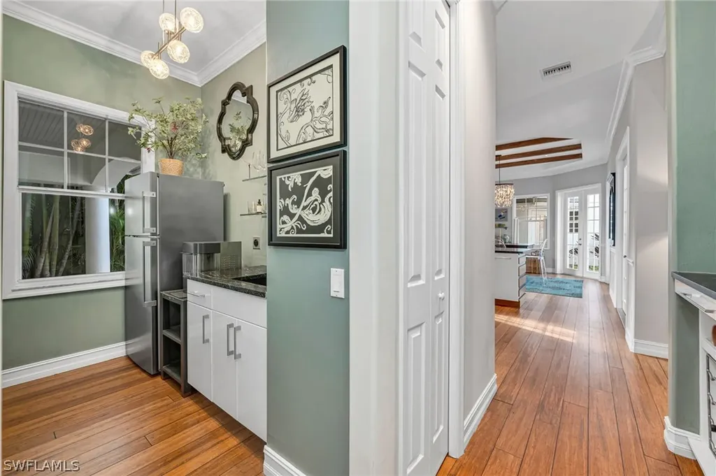 255 2nd Avenue N Naples FL 34102