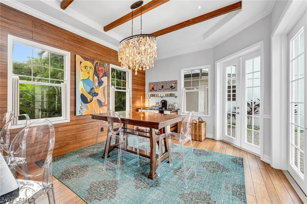 255 2nd Avenue N Naples FL 34102