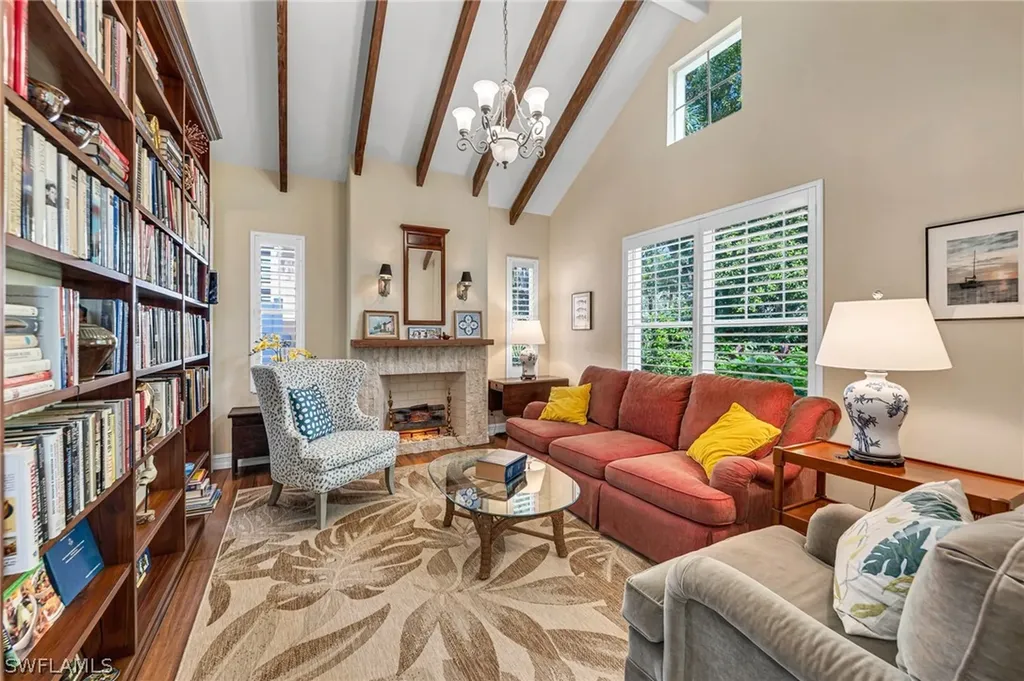 255 2nd Avenue N Naples FL 34102
