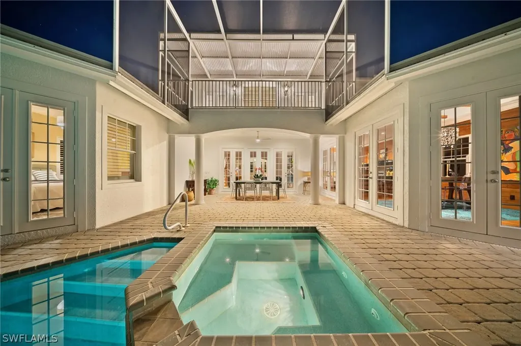 255 2nd Avenue N Naples FL 34102