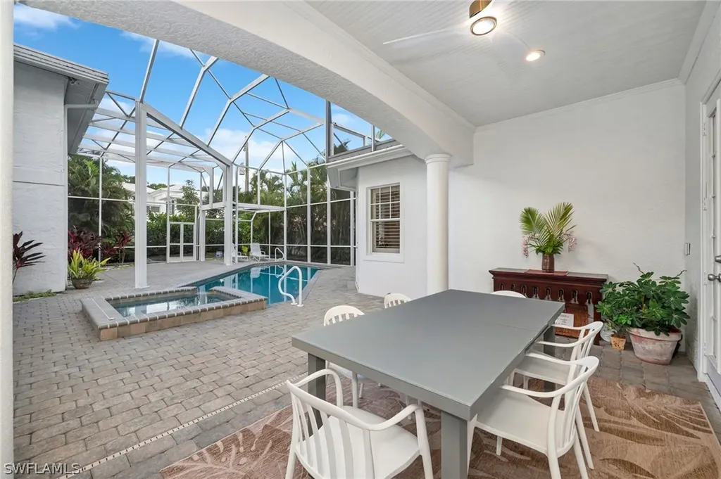 255 2nd Avenue N Naples FL 34102