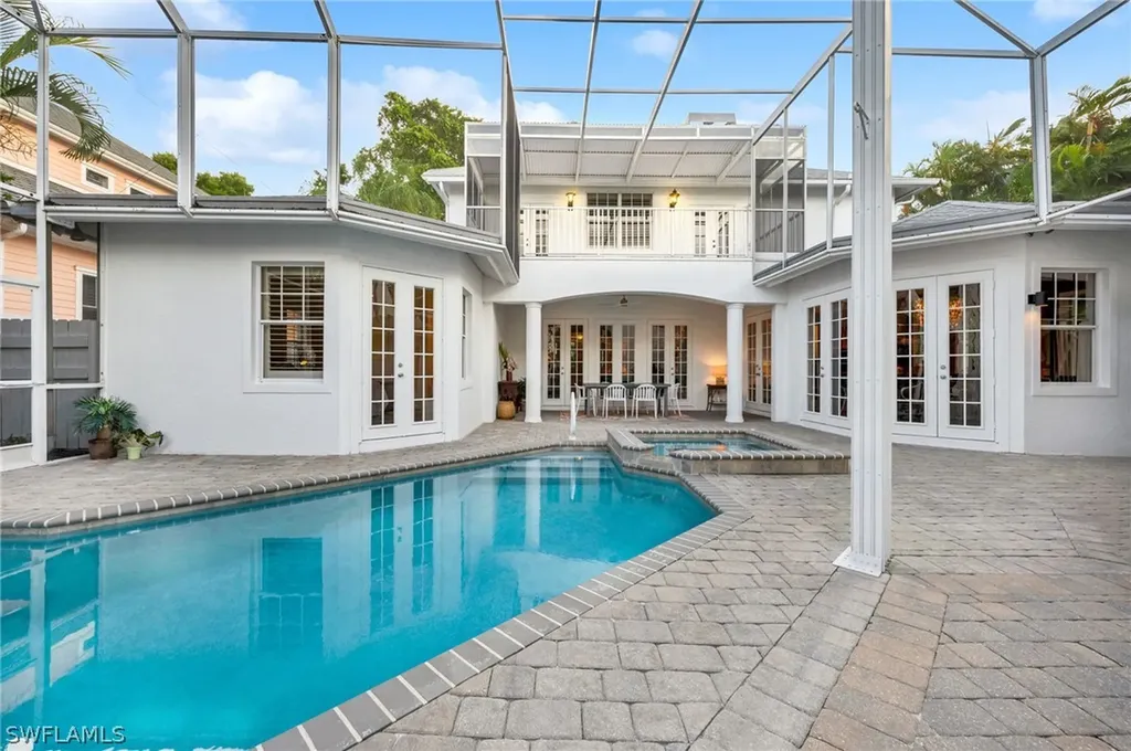 255 2nd Avenue N Naples FL 34102