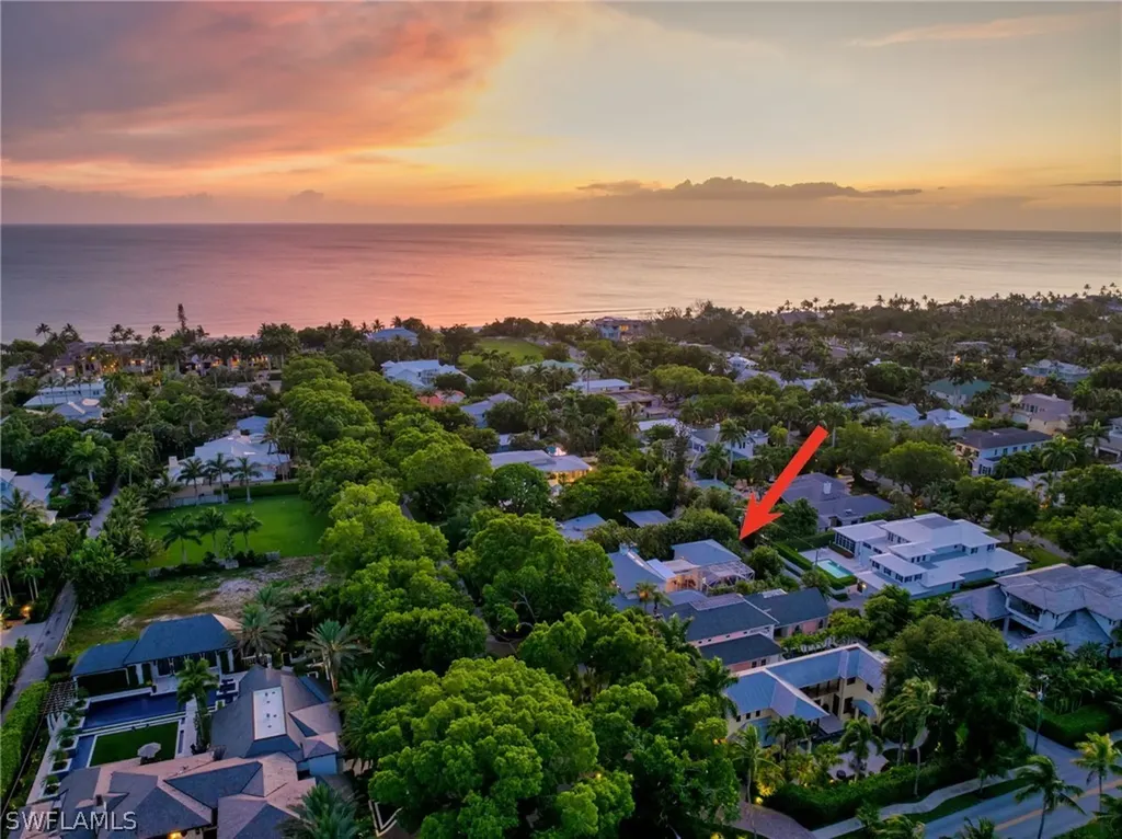 255 2nd Avenue N Naples FL 34102