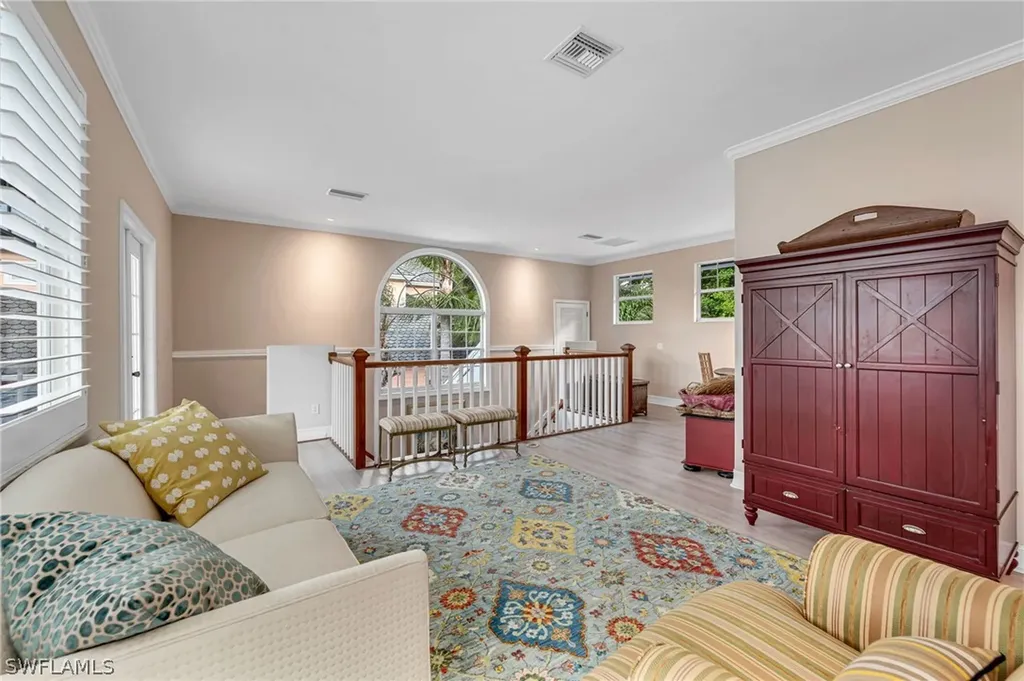 255 2nd Avenue N Naples FL 34102
